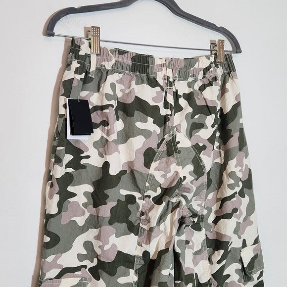 Celebrity Pink Camouflage Cargo Pants NWT Size Small Green Camo Pants