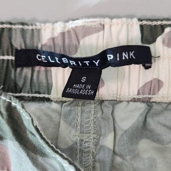Celebrity Pink Camouflage Cargo Pants NWT Size Small Green Camo Pants