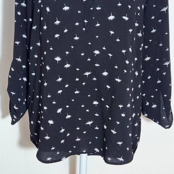 Daniel Rainn Black and White Dandelion Print Blouse Size Small High Low Blouse