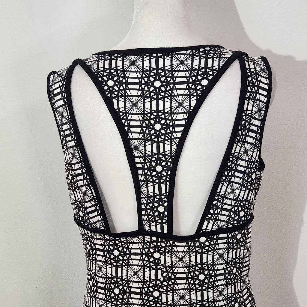 BooHoo Black and White Graphic Print Bodycon Dress Size 10 Sexy Fitted Dress