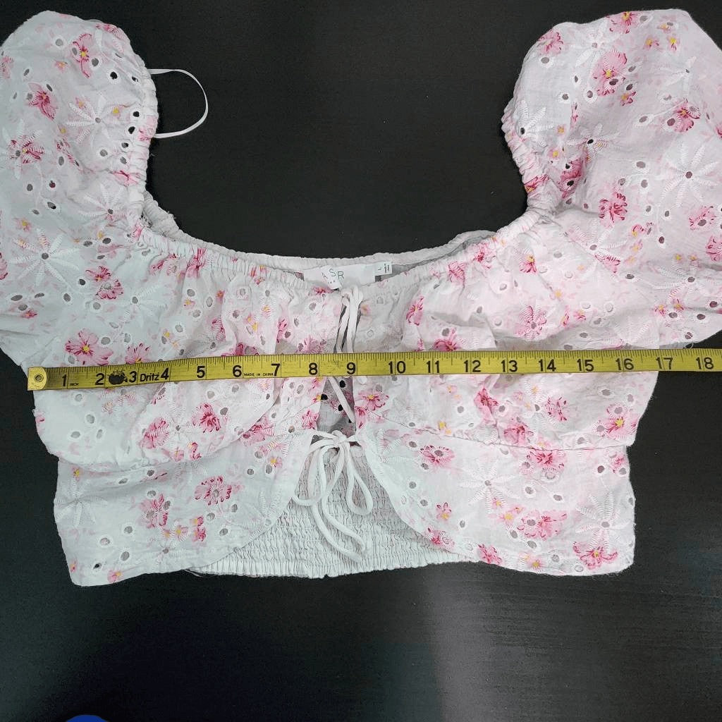 ASTR The Label Pink Floral Long Sleeve Crop Top Size Large Eyelet Lace Crop Top