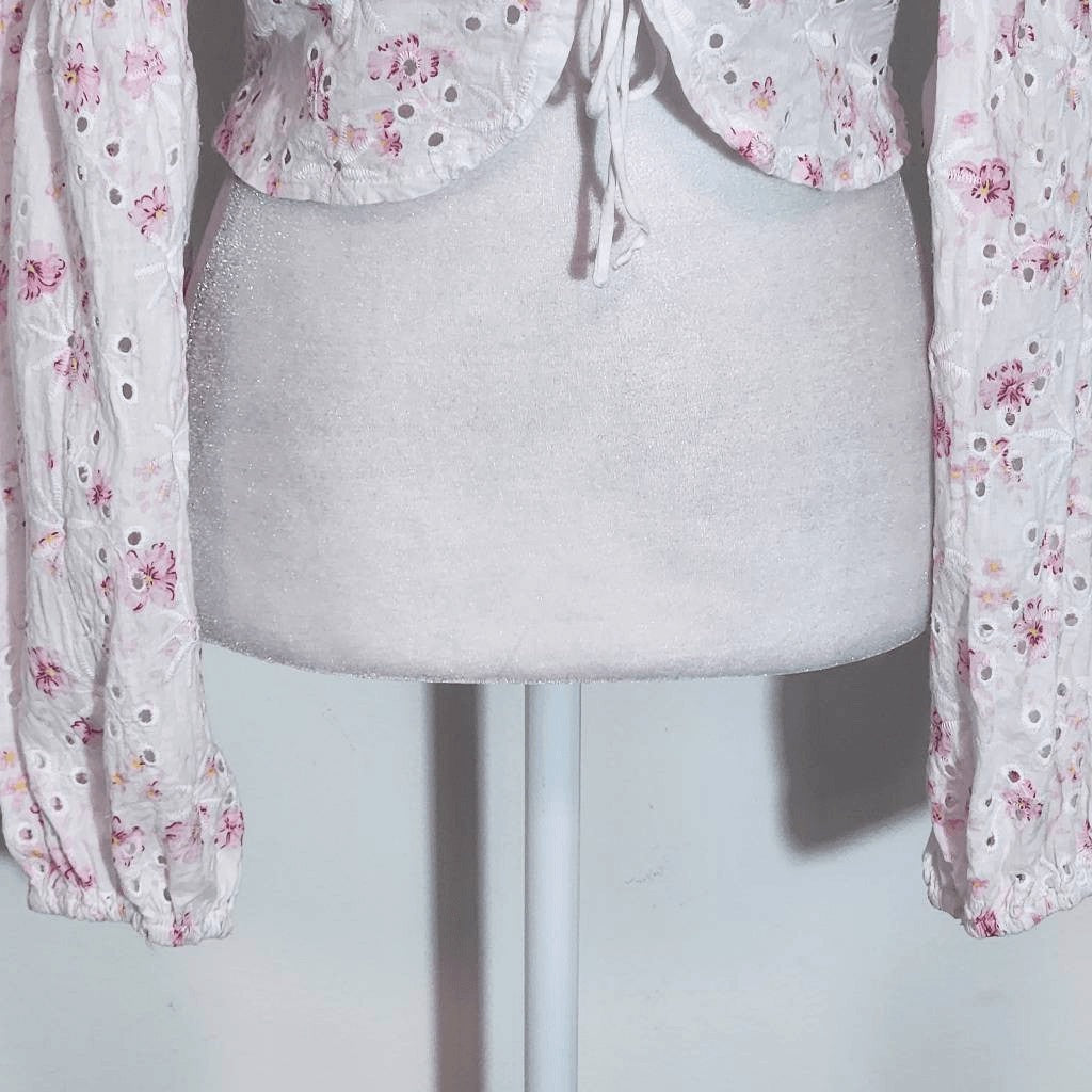 ASTR The Label Pink Floral Long Sleeve Crop Top Size Large Eyelet Lace Crop Top