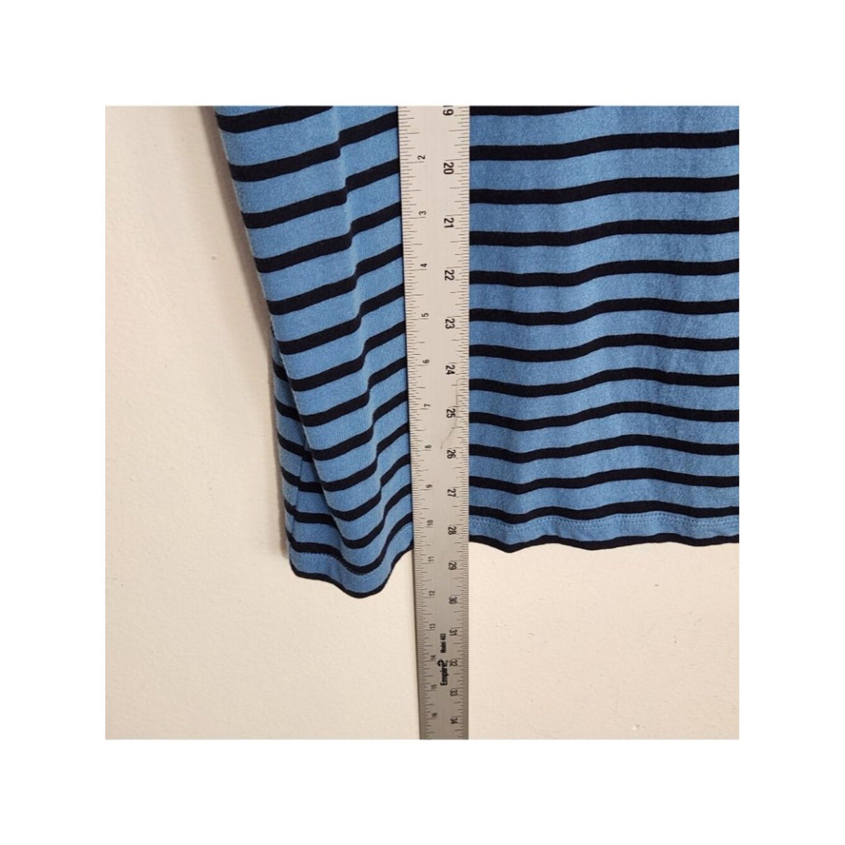 Tommy Hilfiger Blue and Navy Striped Long Sleeve Tee Size Medium