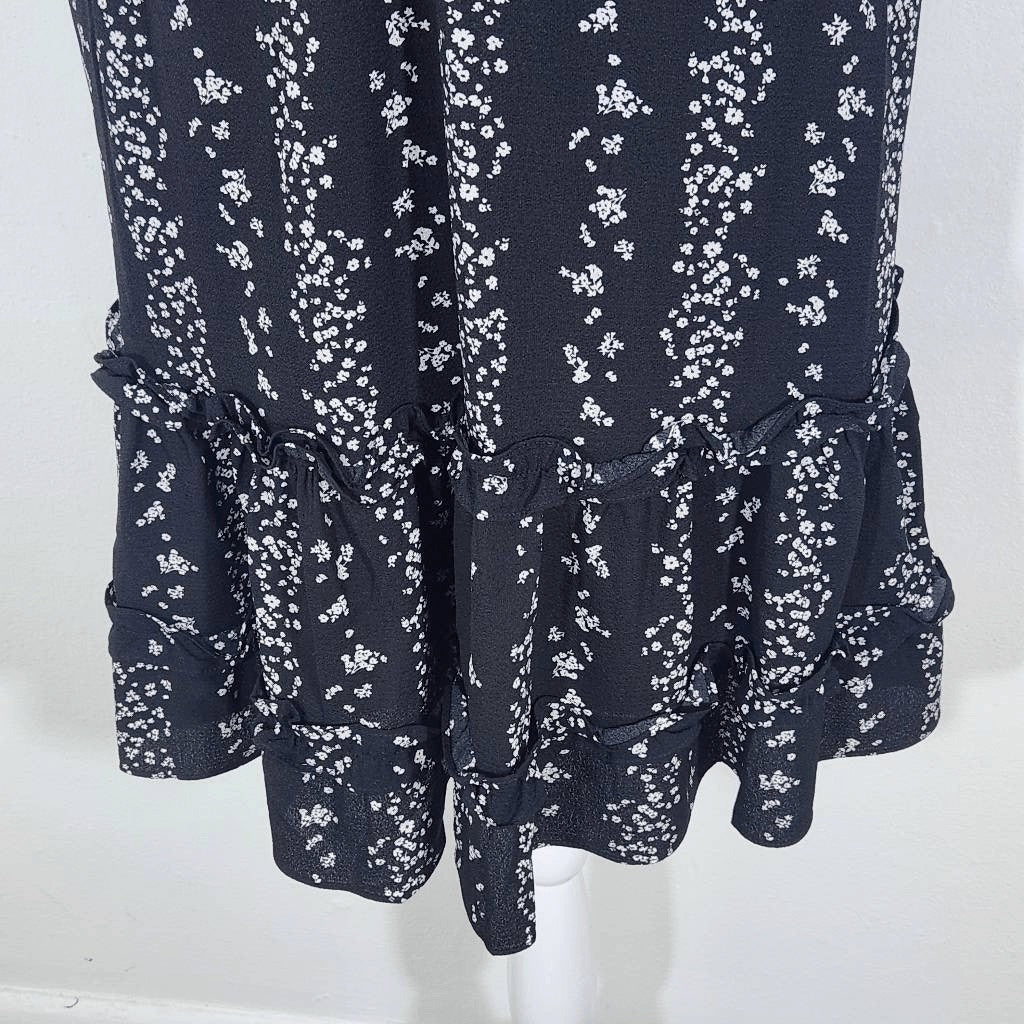 BCBG Paris Black and White Floral V-Neck Dress with Ruffle Hem NWT Size Medium
