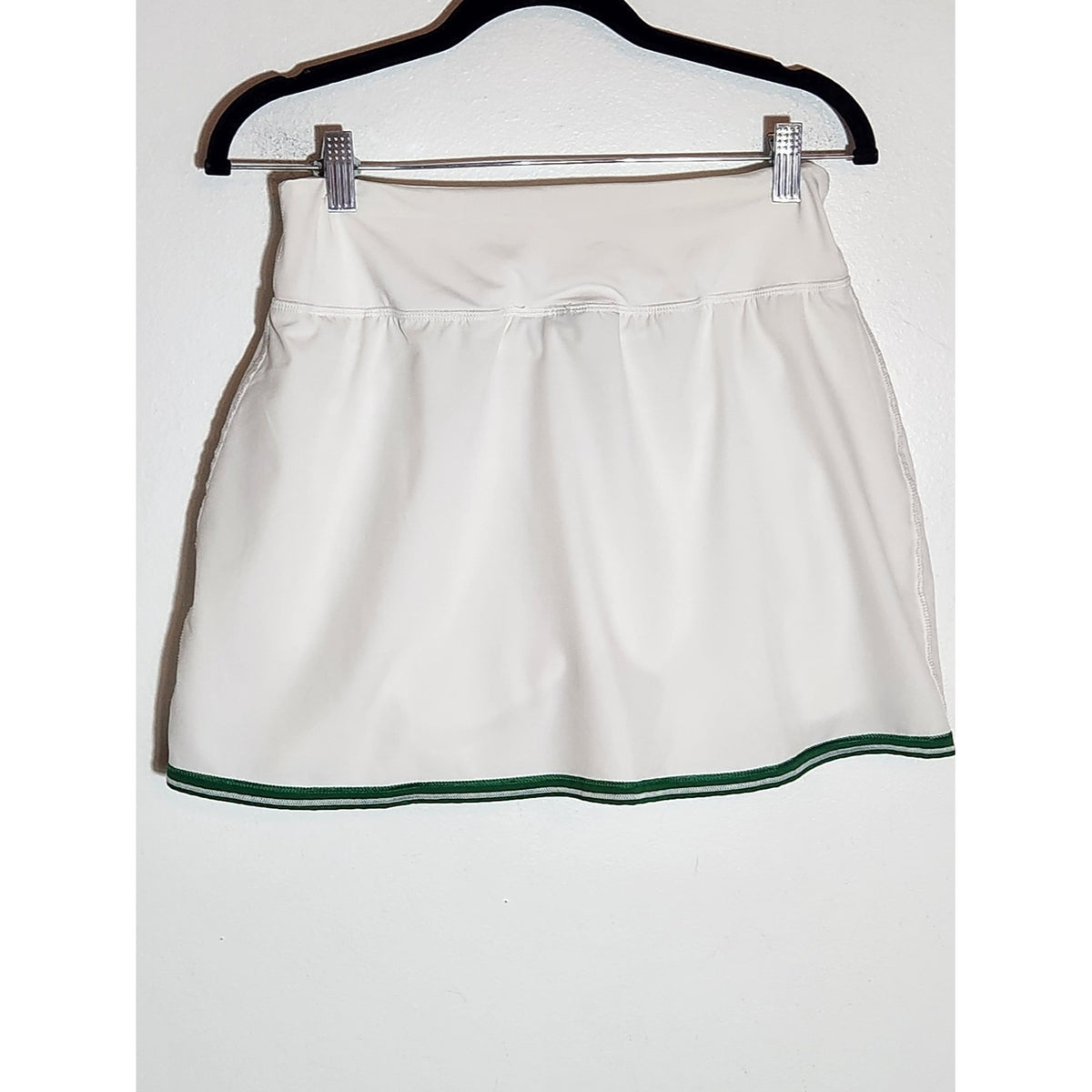 Crane White and Green Athleisure Skort Size Small Flaw