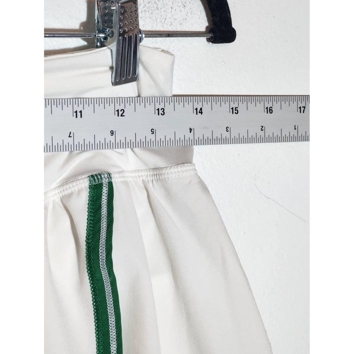 Crane White and Green Athleisure Skort Size Small Flaw