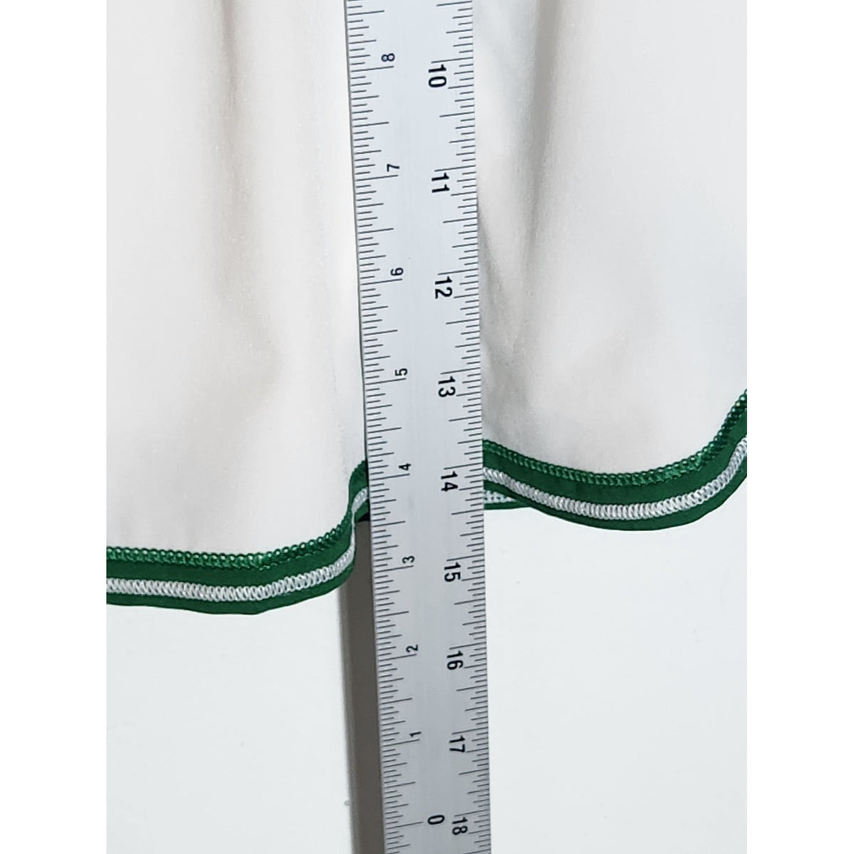 Crane White and Green Athleisure Skort Size Small Flaw
