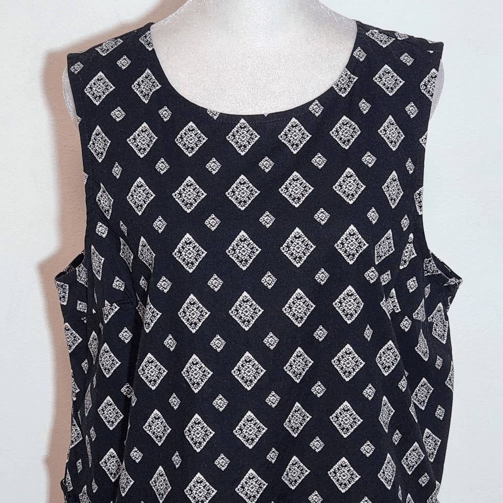 Time and Tru Black and White Print Sleeveless Blouse NWT Size Large 12-14