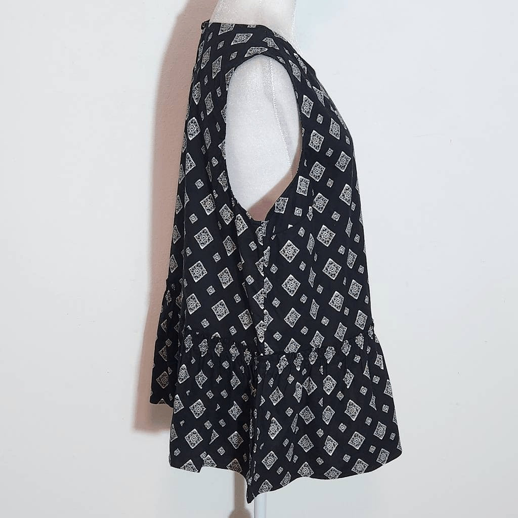 Time and Tru Black and White Print Sleeveless Blouse NWT Size Large 12-14