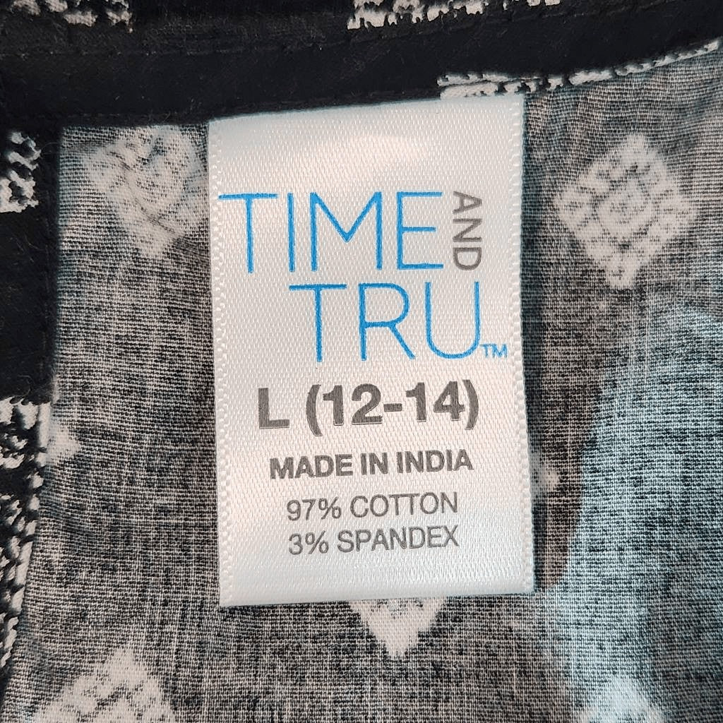 Time and Tru Black and White Print Sleeveless Blouse NWT Size Large 12-14