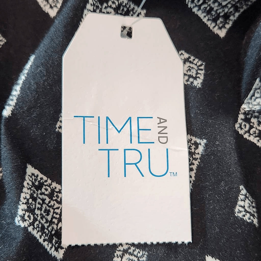 Time and Tru Black and White Print Sleeveless Blouse NWT Size Large 12-14