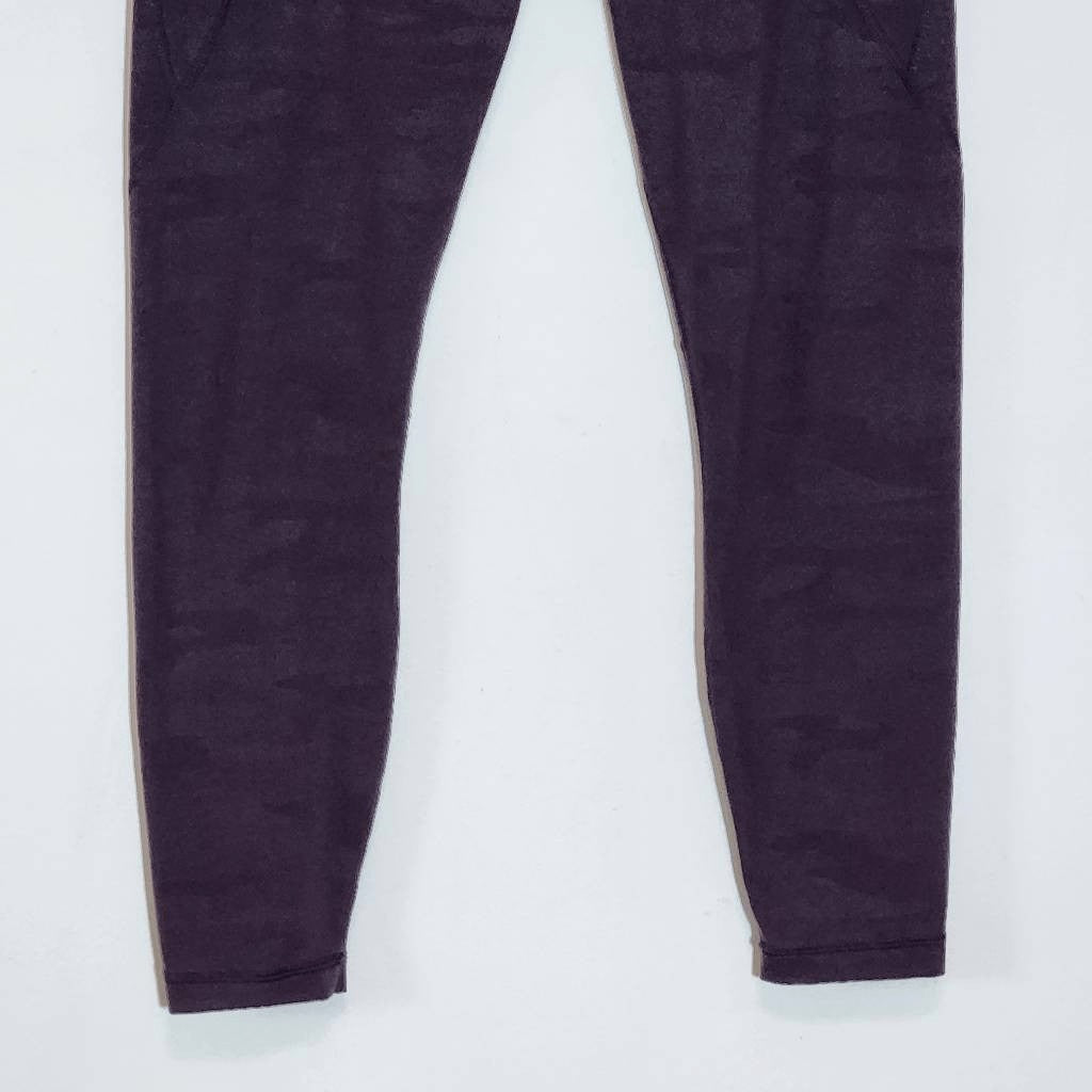 Active Life Purple Camo Capri Leggings Size Medium Purple Leggings