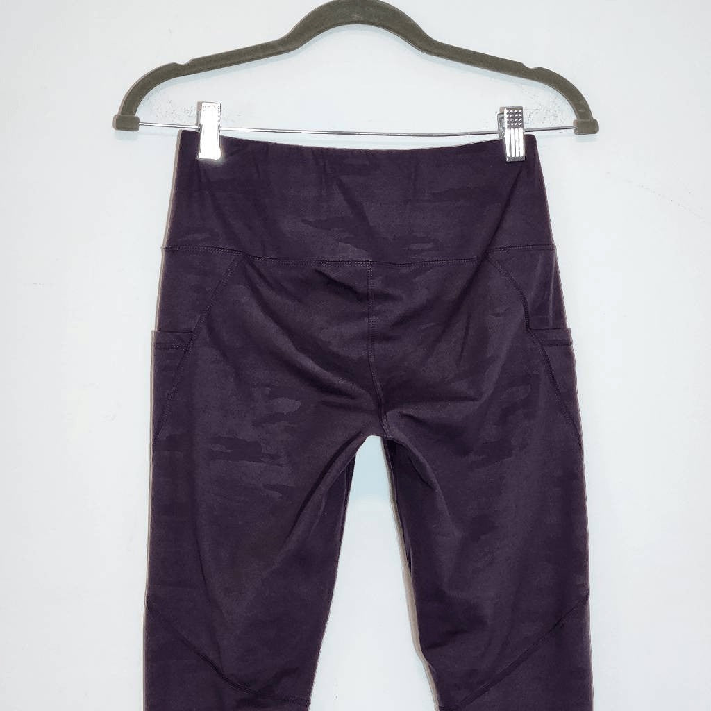 Active Life Purple Camo Capri Leggings Size Medium Purple Leggings