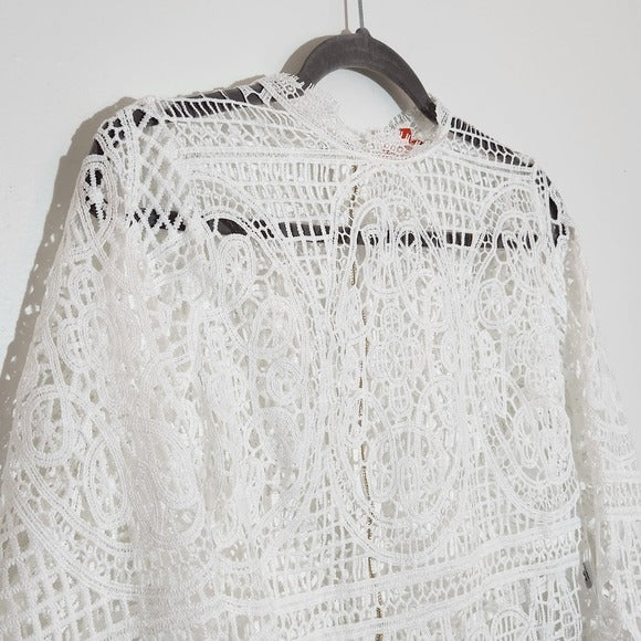 Mele & Pere White Lace Cropped Blouse Size Medium