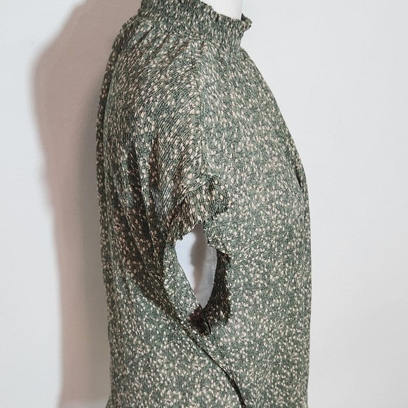 Monteau Green Floral Cap Sleeve Top with Mock Neck Styling Size Medium