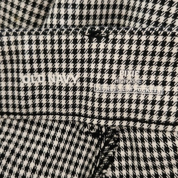 Old Navy Black and White Check Ankle Pants Size 8 Black Check Pixie Pants