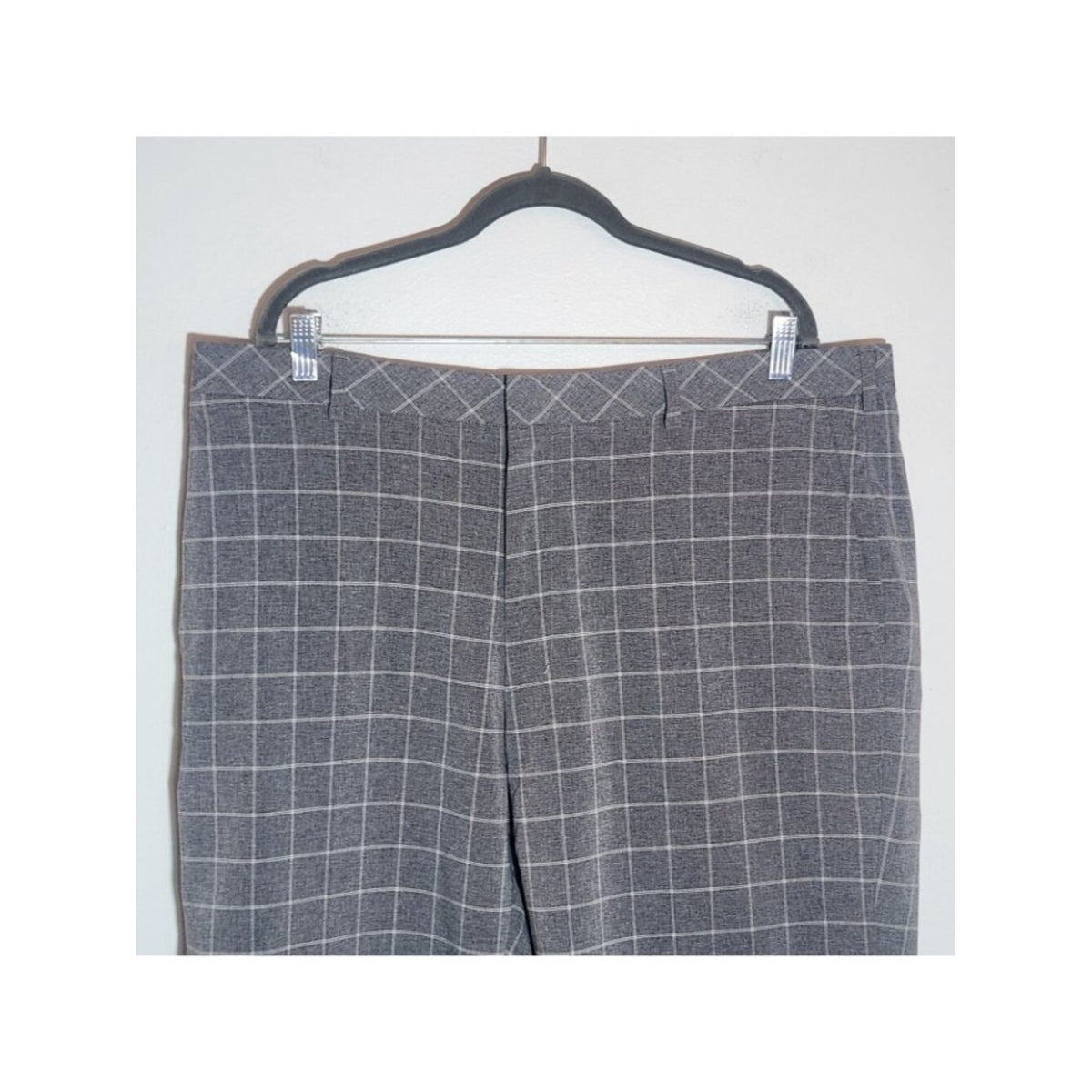 Walter Hagen Gray and White Plaid Performance Golf Shorts Size 40