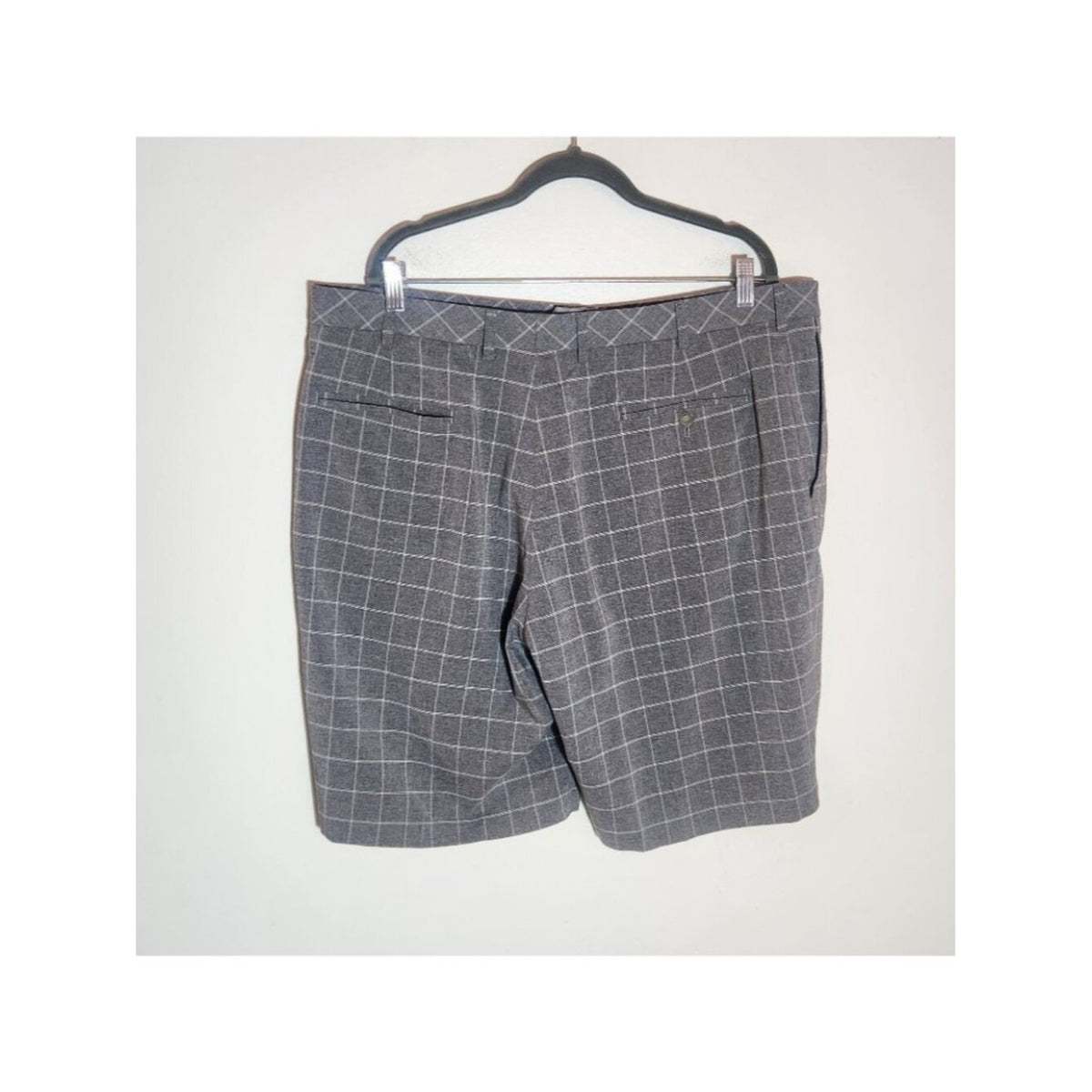 Walter Hagen Gray and White Plaid Performance Golf Shorts Size 40