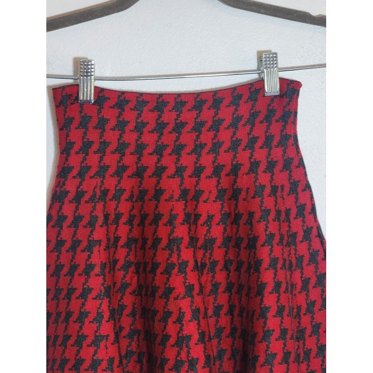 New Look Red and Gray Houndstooth Knit Skater Mini Skirt Size Medium NWOT