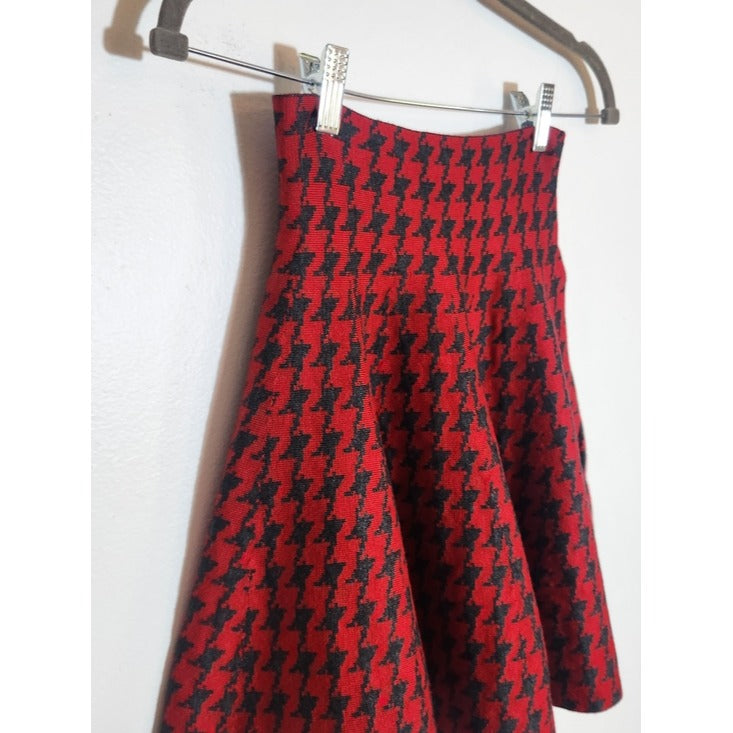New Look Red and Gray Houndstooth Knit Skater Mini Skirt Size Medium NWOT