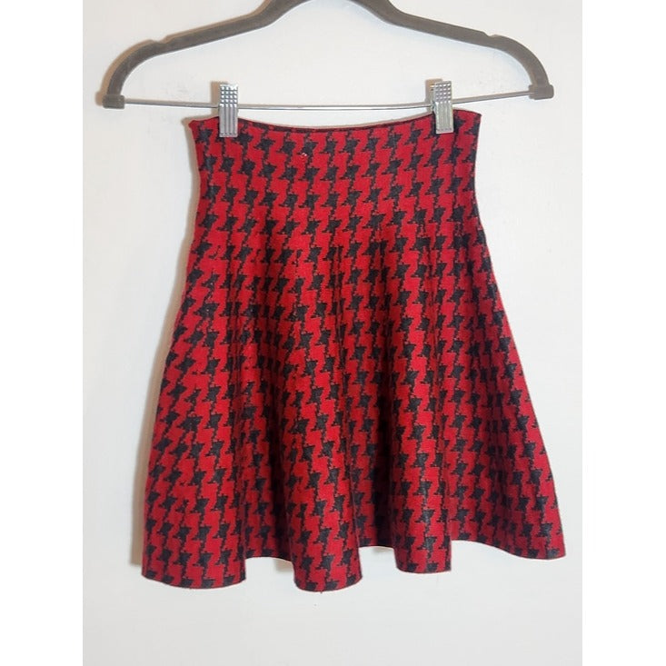 New Look Red and Gray Houndstooth Knit Skater Mini Skirt Size Medium NWOT