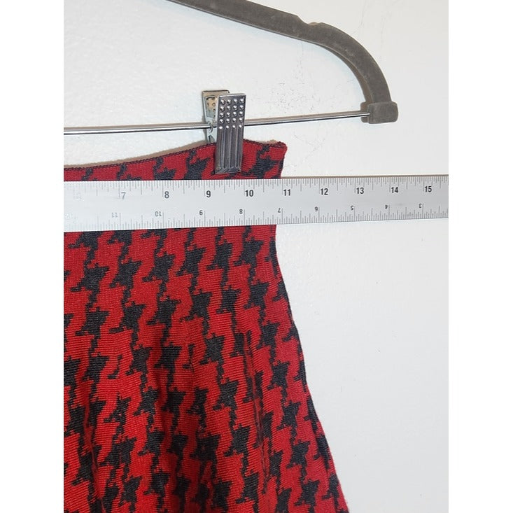 New Look Red and Gray Houndstooth Knit Skater Mini Skirt Size Medium NWOT