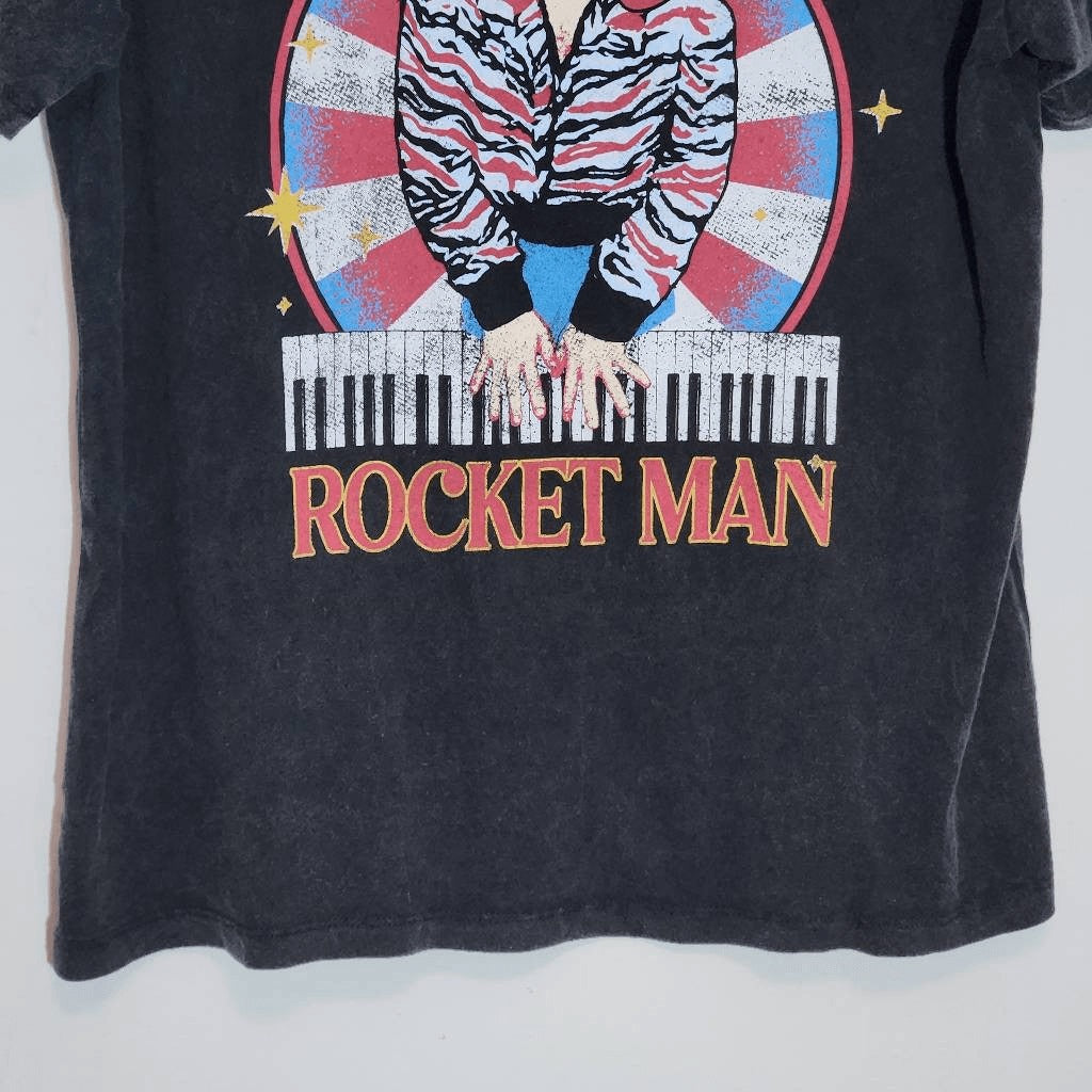 Elton John T-Shirt NWT Size Large Black Short Sleeve Elton John Rocket Man Tee