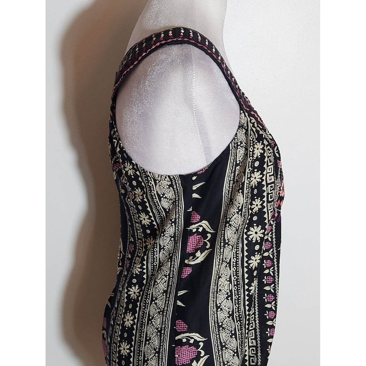 Angie Black and Pink Boho Embroidered Sleeveless Blouse NWT Size Small