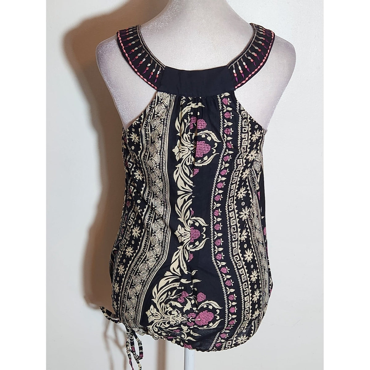 Angie Black and Pink Boho Embroidered Sleeveless Blouse NWT Size Small