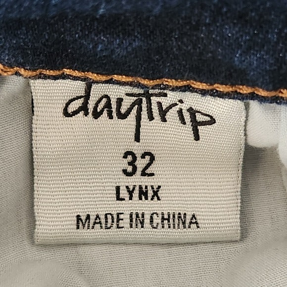 Daytrip Lynx Distressed Cropped Flare Jeans Size 32