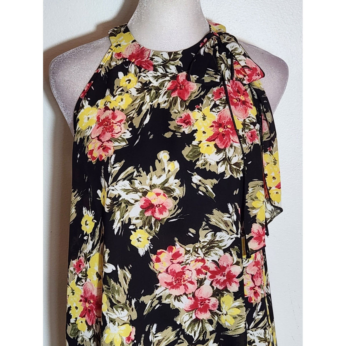 Kim & Cami Black Floral Sleeveless Tie Neck Blouse Size Medium