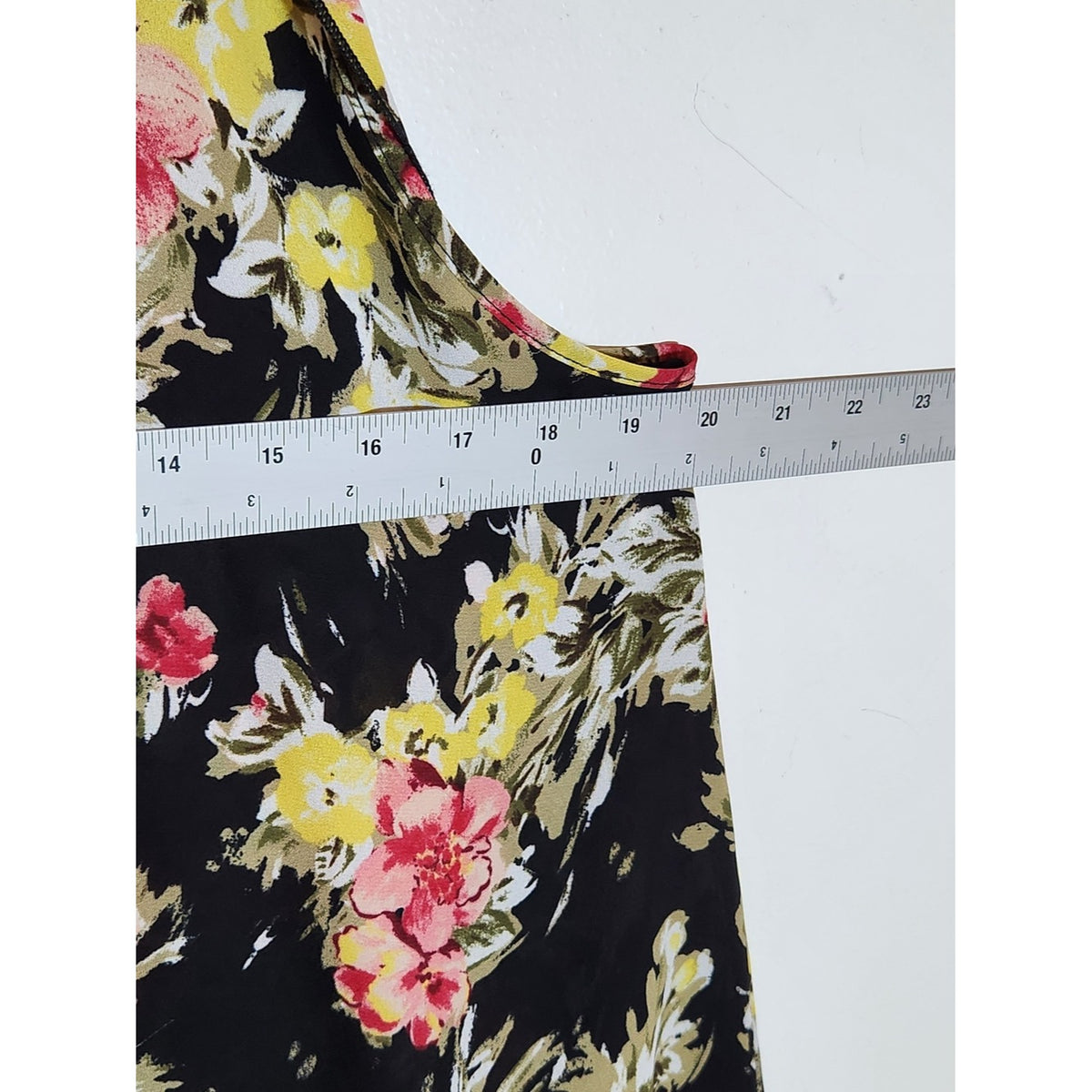 Kim & Cami Black Floral Sleeveless Tie Neck Blouse Size Medium