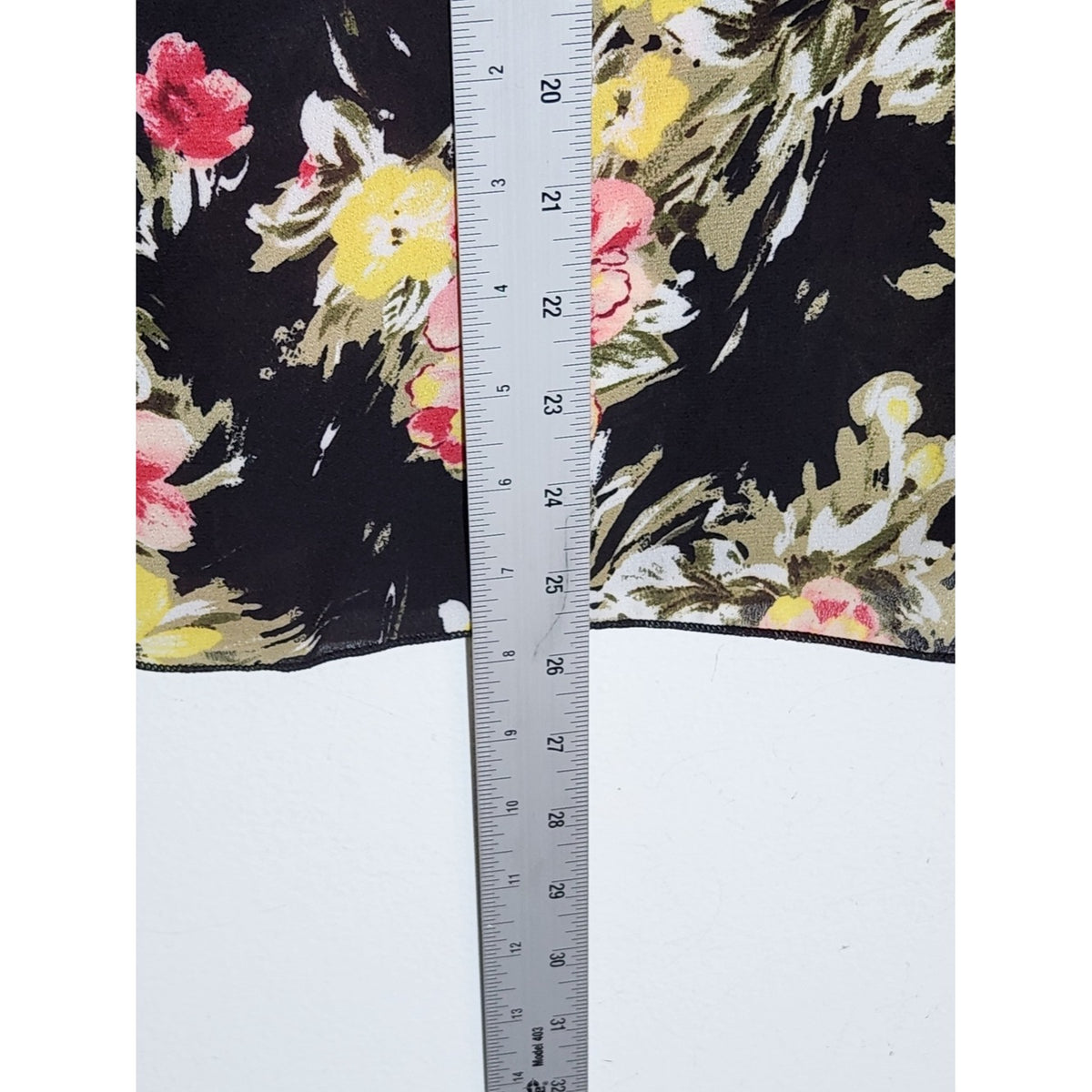 Kim & Cami Black Floral Sleeveless Tie Neck Blouse Size Medium