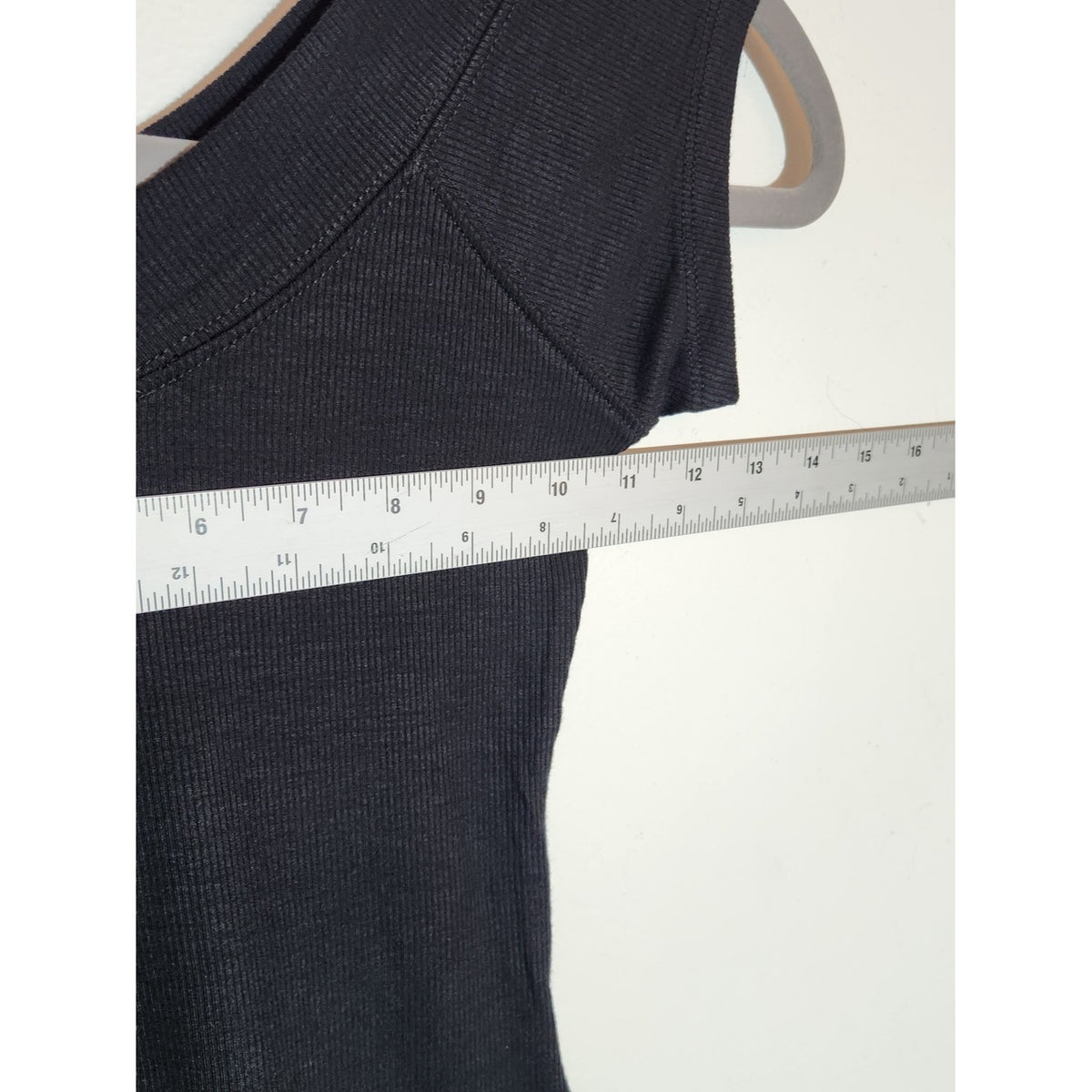 BDG Black Ribbed Knit V-Neck Cropped Babydoll Tee Size Small