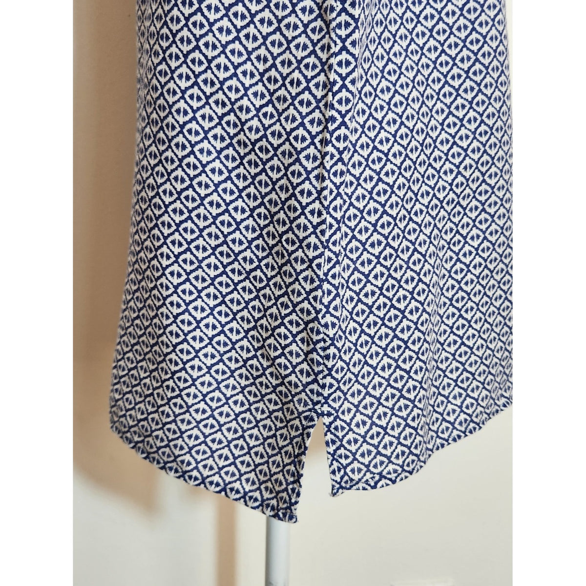 Talbots White and Blue Sleeveless Linen Blend Long Blouse Size Medium