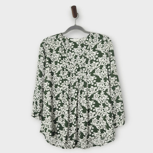 Fun2Fun Green and White Floral Print Blouse Size Small NWOT Green Print Top