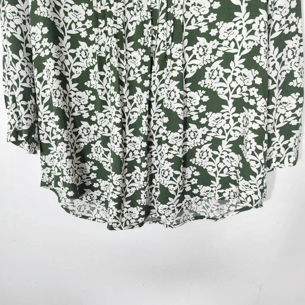 Fun2Fun Green and White Floral Print Blouse Size Small NWOT Green Print Top