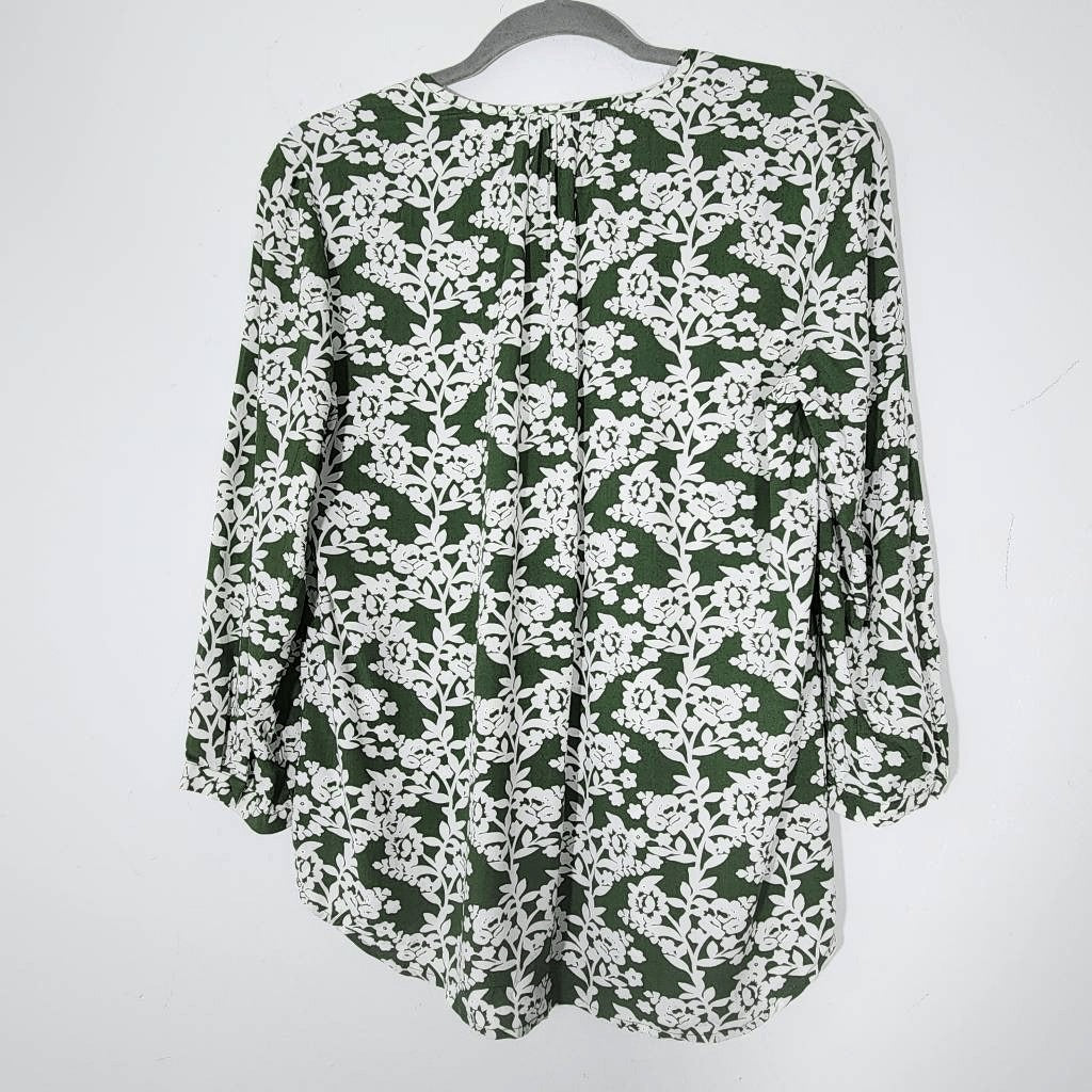 Fun2Fun Green and White Floral Print Blouse Size Small NWOT Green Print Top