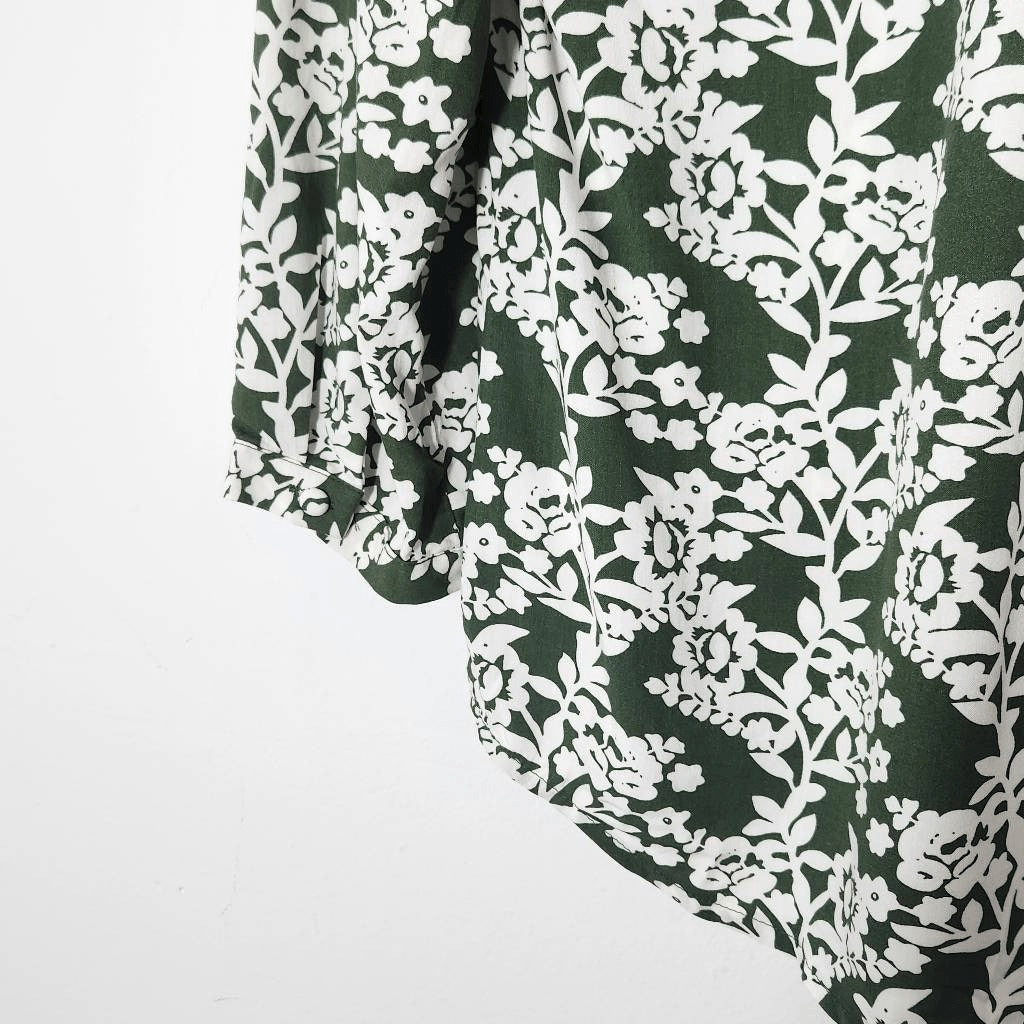 Fun2Fun Green and White Floral Print Blouse Size Small NWOT Green Print Top
