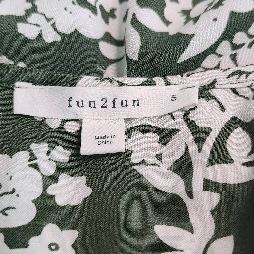 Fun2Fun Green and White Floral Print Blouse Size Small NWOT Green Print Top