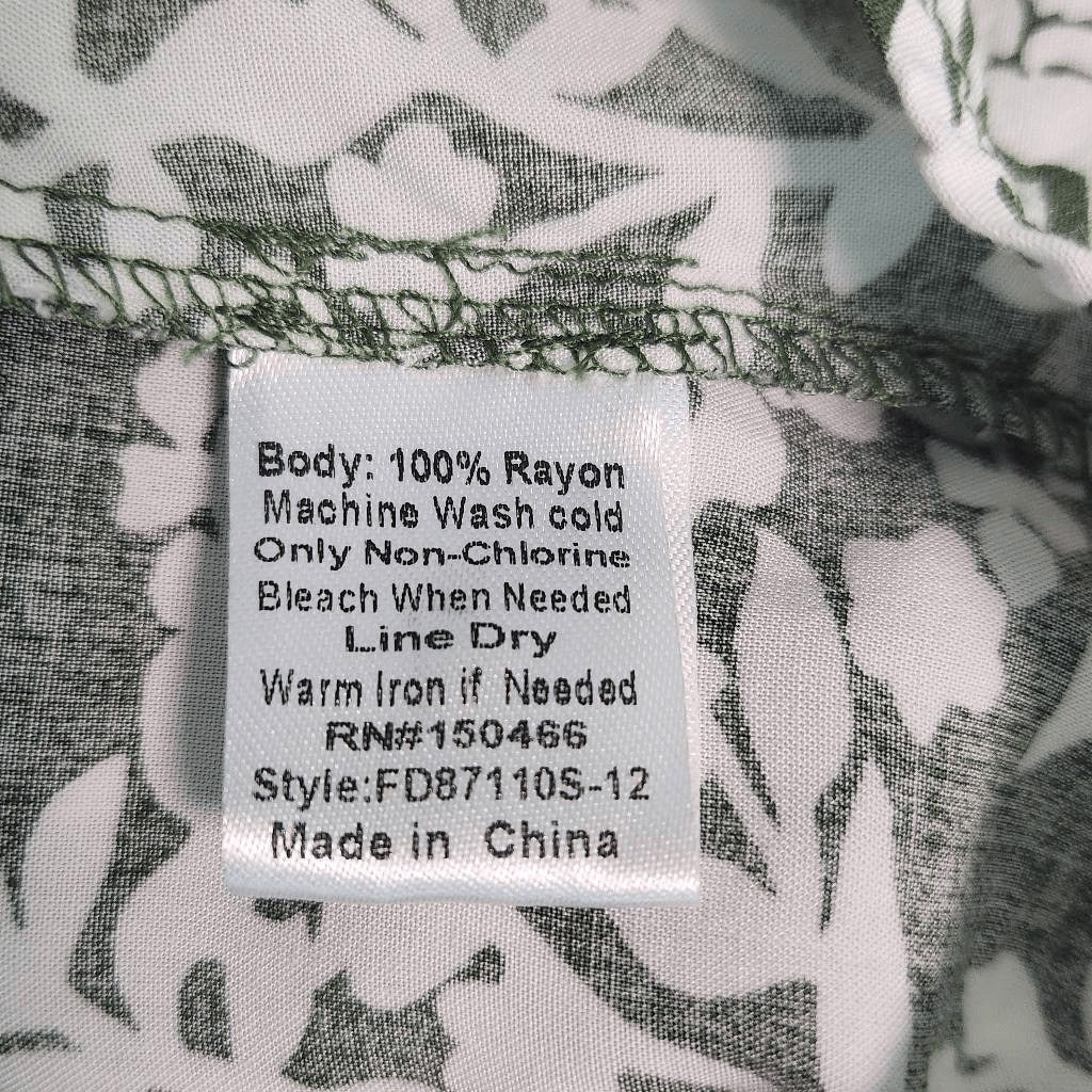 Fun2Fun Green and White Floral Print Blouse Size Small NWOT Green Print Top