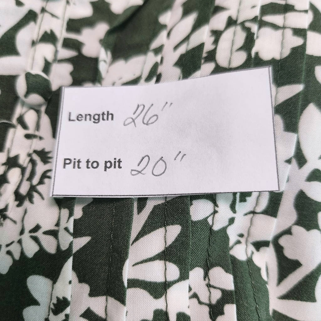 Fun2Fun Green and White Floral Print Blouse Size Small NWOT Green Print Top