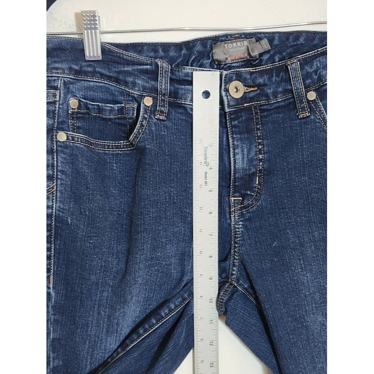 Torrid Womens Medium Wash Cut-off Boyfriend Jeans Size 10