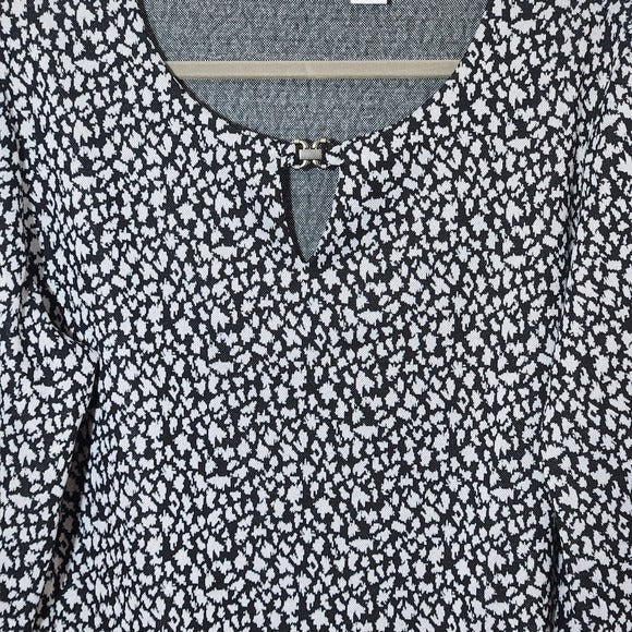 Chico's Black and Gray Knit Top with Cutout Size XL
