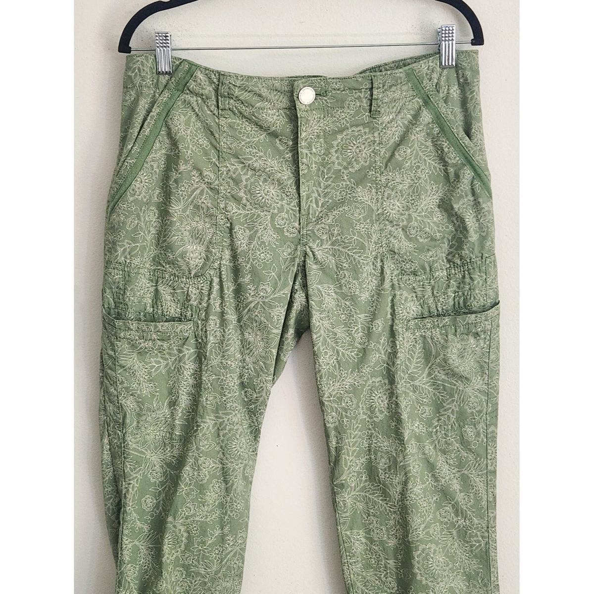 Democracy Green Floral Print Capri Cargo Pants Size 8