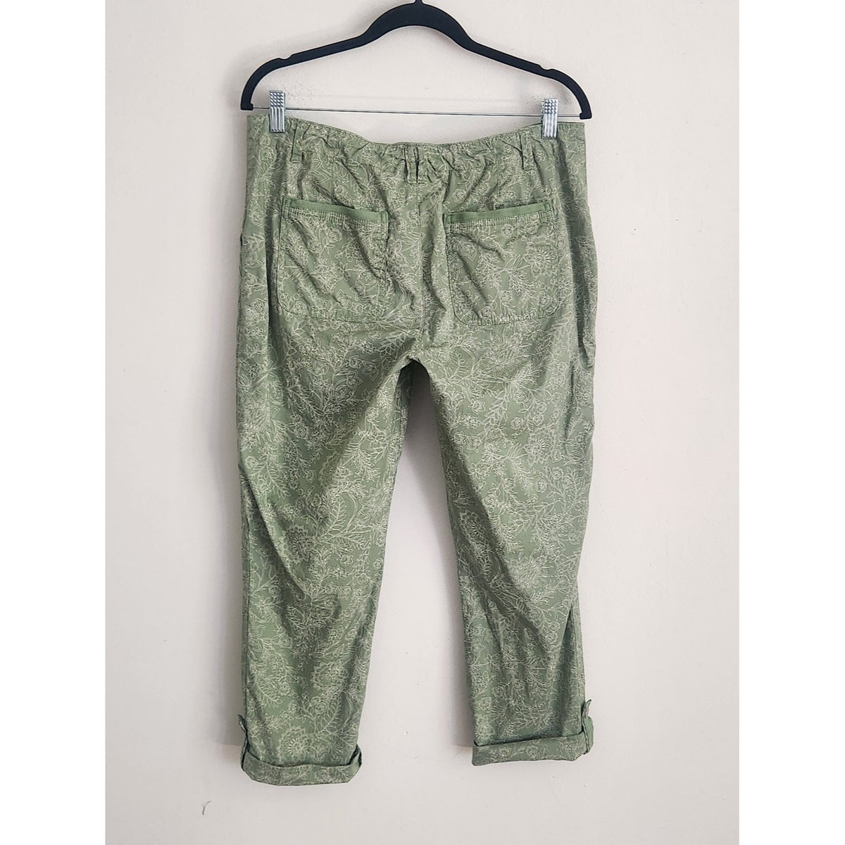 Democracy Green Floral Print Capri Cargo Pants Size 8