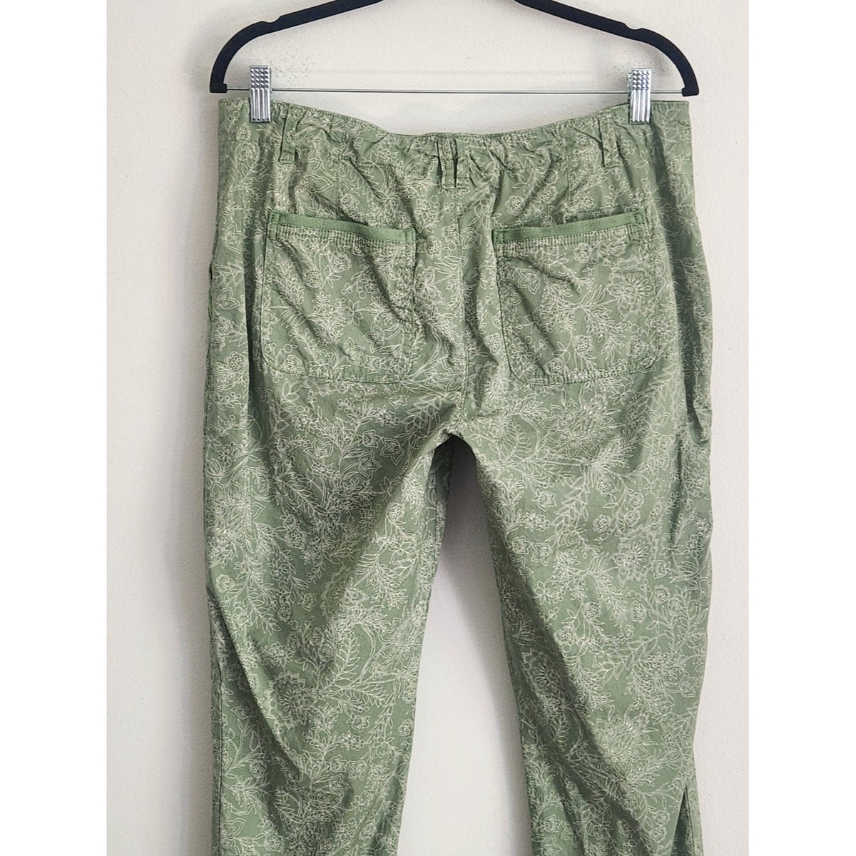 Democracy Green Floral Print Capri Cargo Pants Size 8