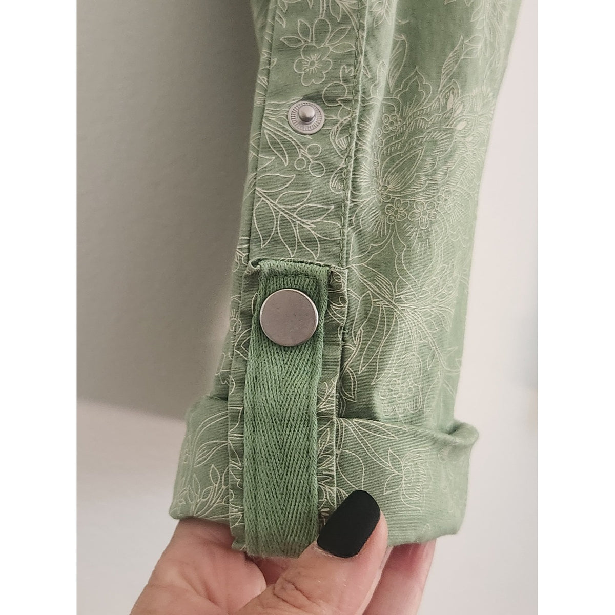 Democracy Green Floral Print Capri Cargo Pants Size 8