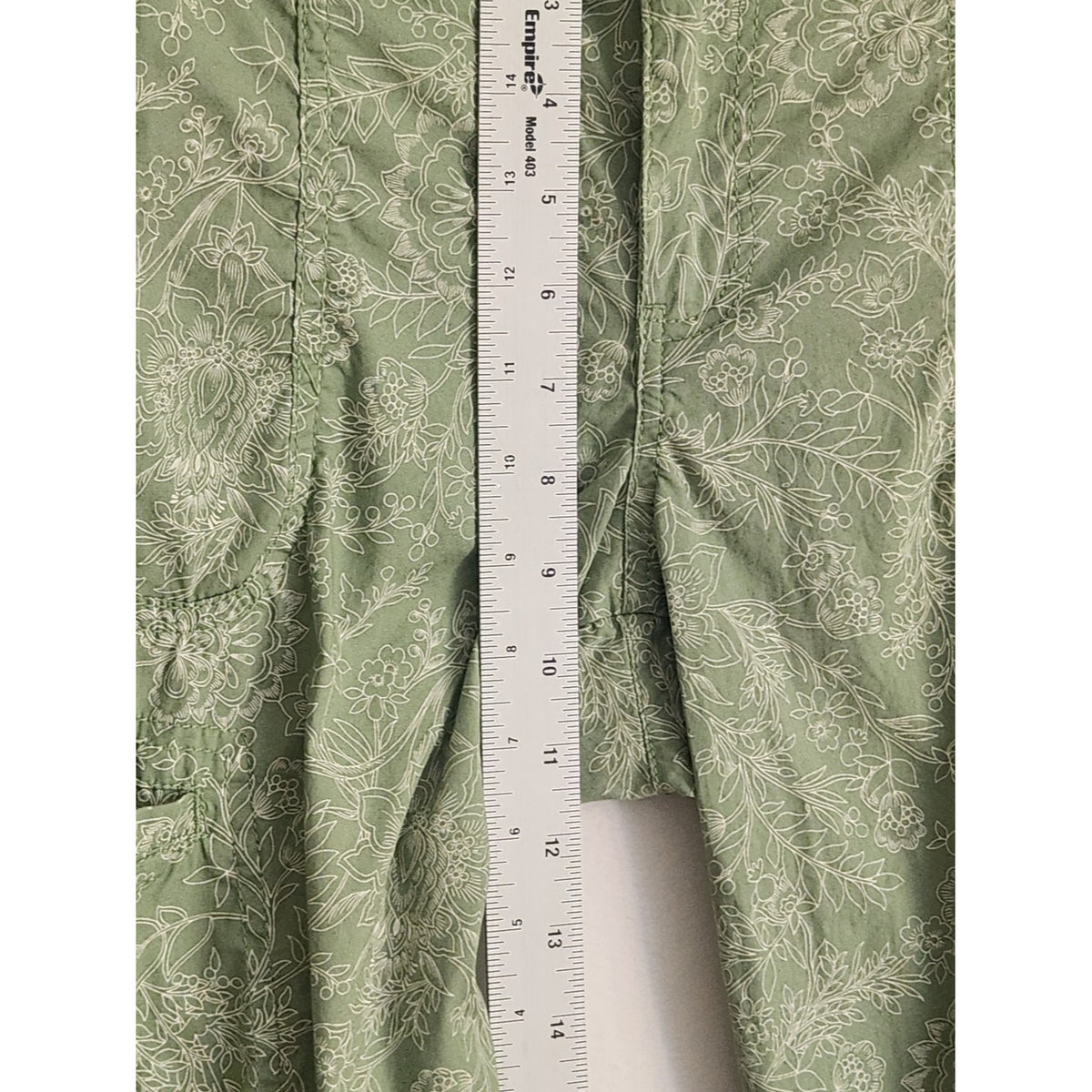 Democracy Green Floral Print Capri Cargo Pants Size 8