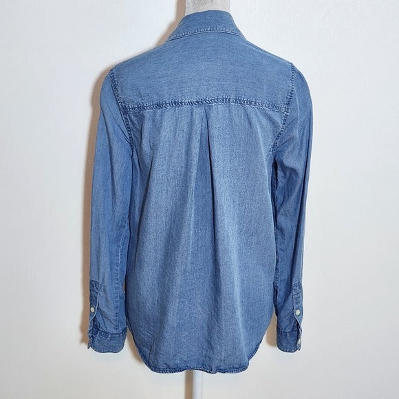 Lucky Brand Blue Chambray Button-Up Shirt Size Small
